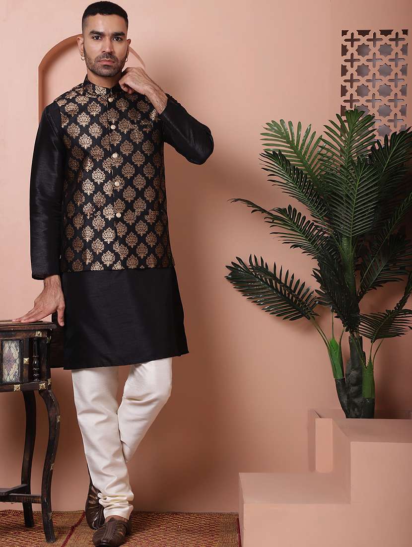 Men Solid Kurta Pyjama Set With Printed Jacket
