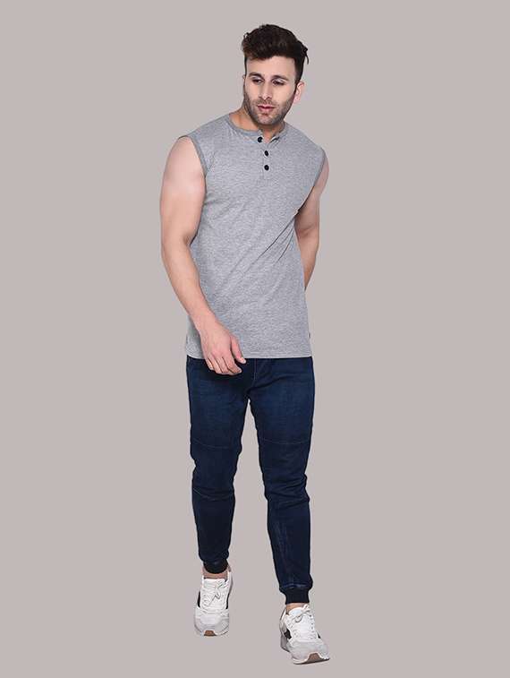 Men Solid Sleeveless T Shirt
