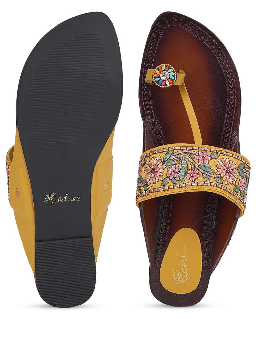 Women Embroidered One Toe Kolhapuri