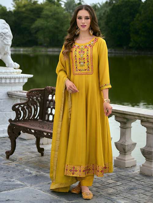 Women Three Quarter Sleeve Kurta Pant With Dupatta Set