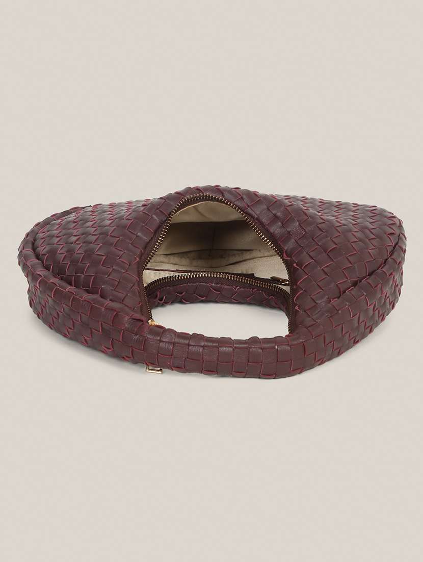 Women Textured Leather Handbag
