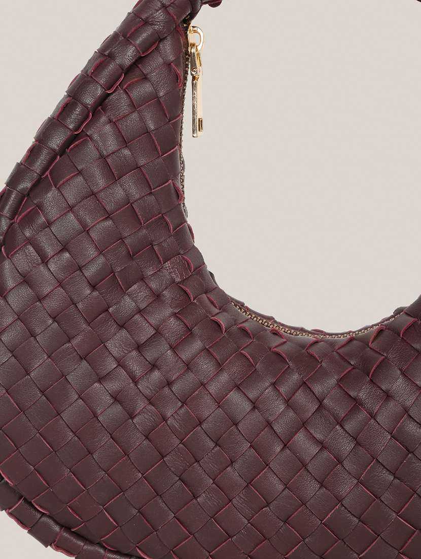 Women Textured Leather Handbag