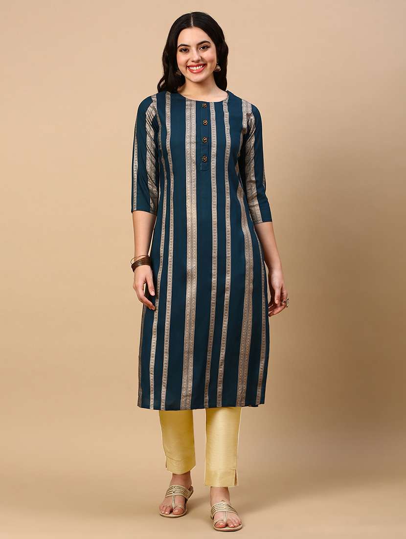 Women Three Quarter Sleeve Straight Kurta