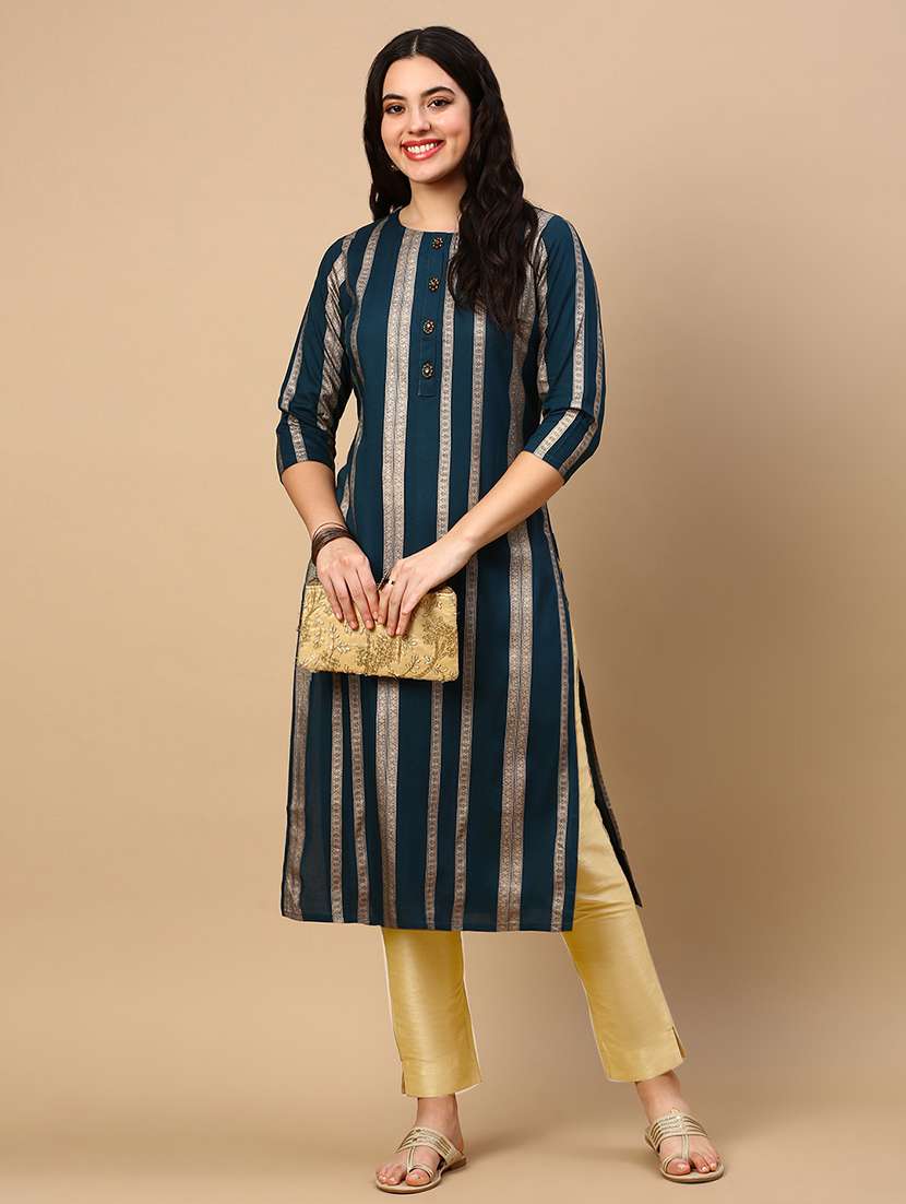 Women Three Quarter Sleeve Straight Kurta