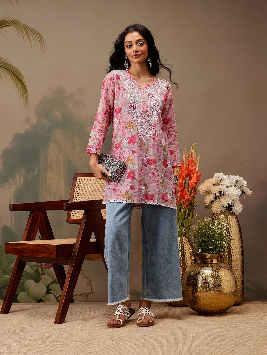 Women Chikankari Work Notch Neck Straight Kurti