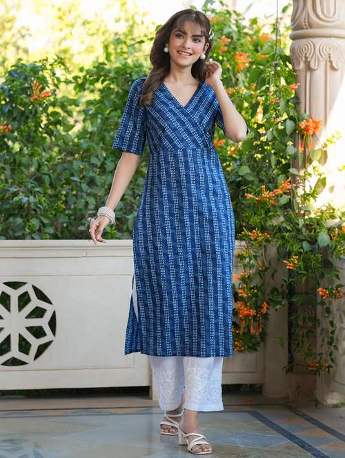 Women V Neck Printed Straight Kurta