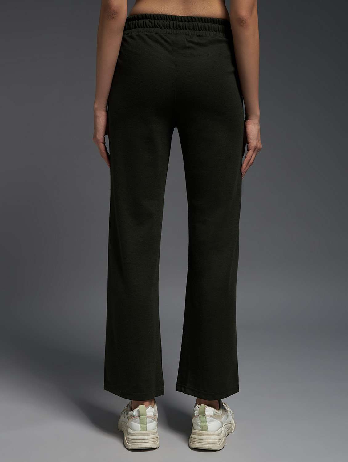 Women Solid Mid Rise Track Pant