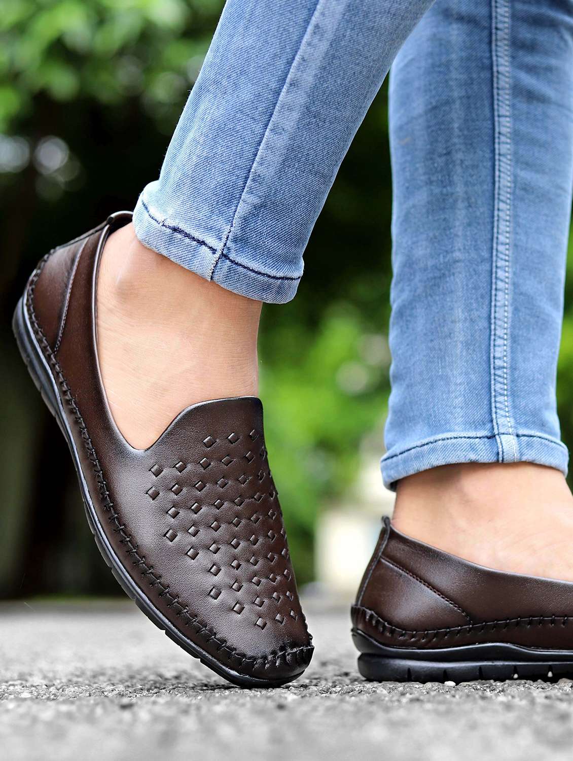 Men Brown Slip On Juti