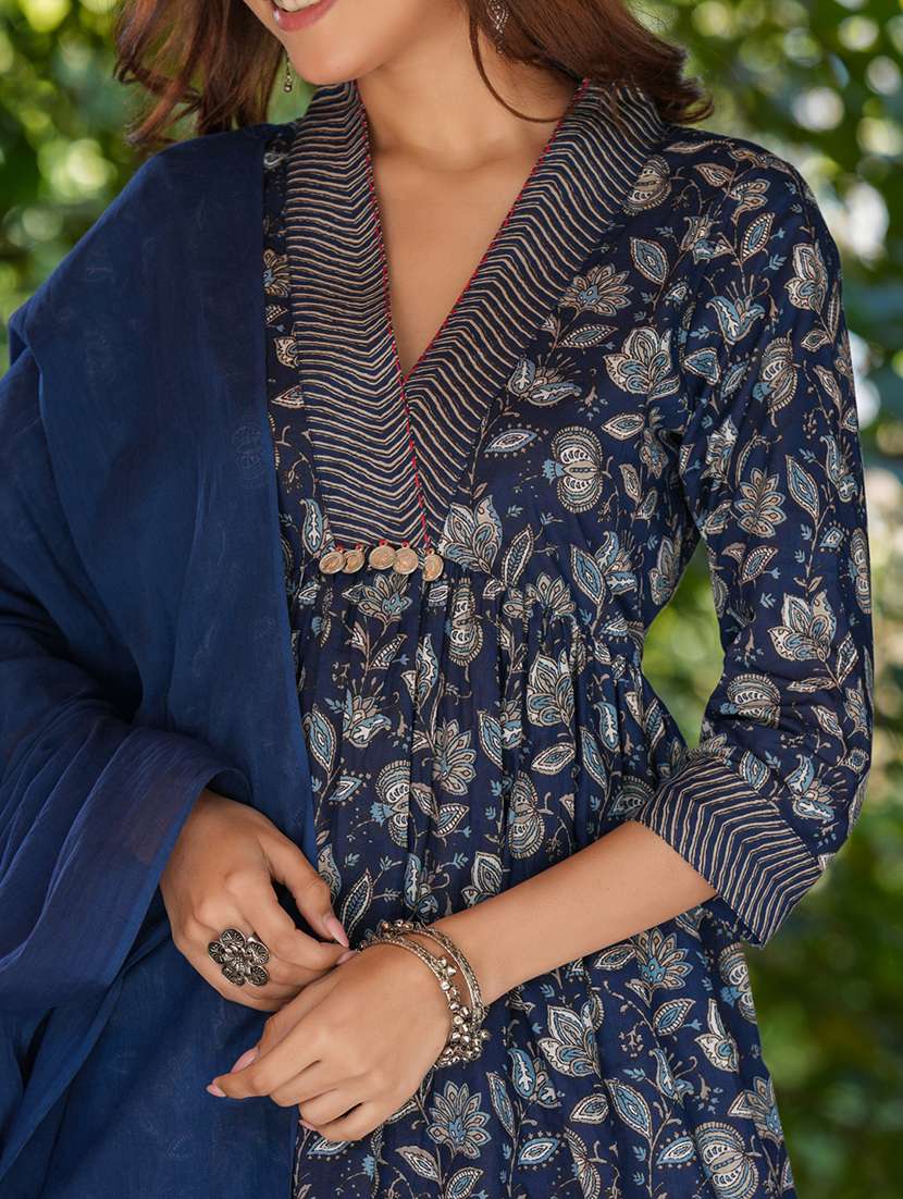 Women Three Quarter Sleeve Kurta Pant With Dupatta Set