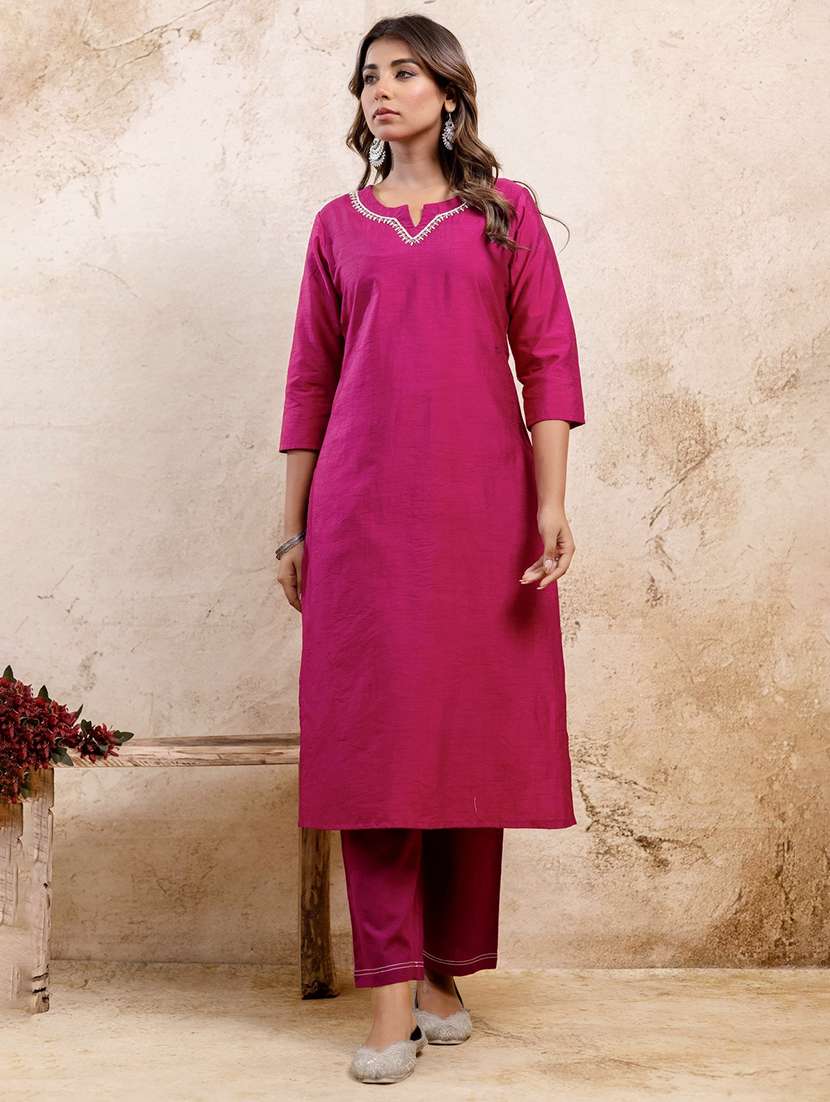 Women Three Quarter Sleeve Straight Kurta