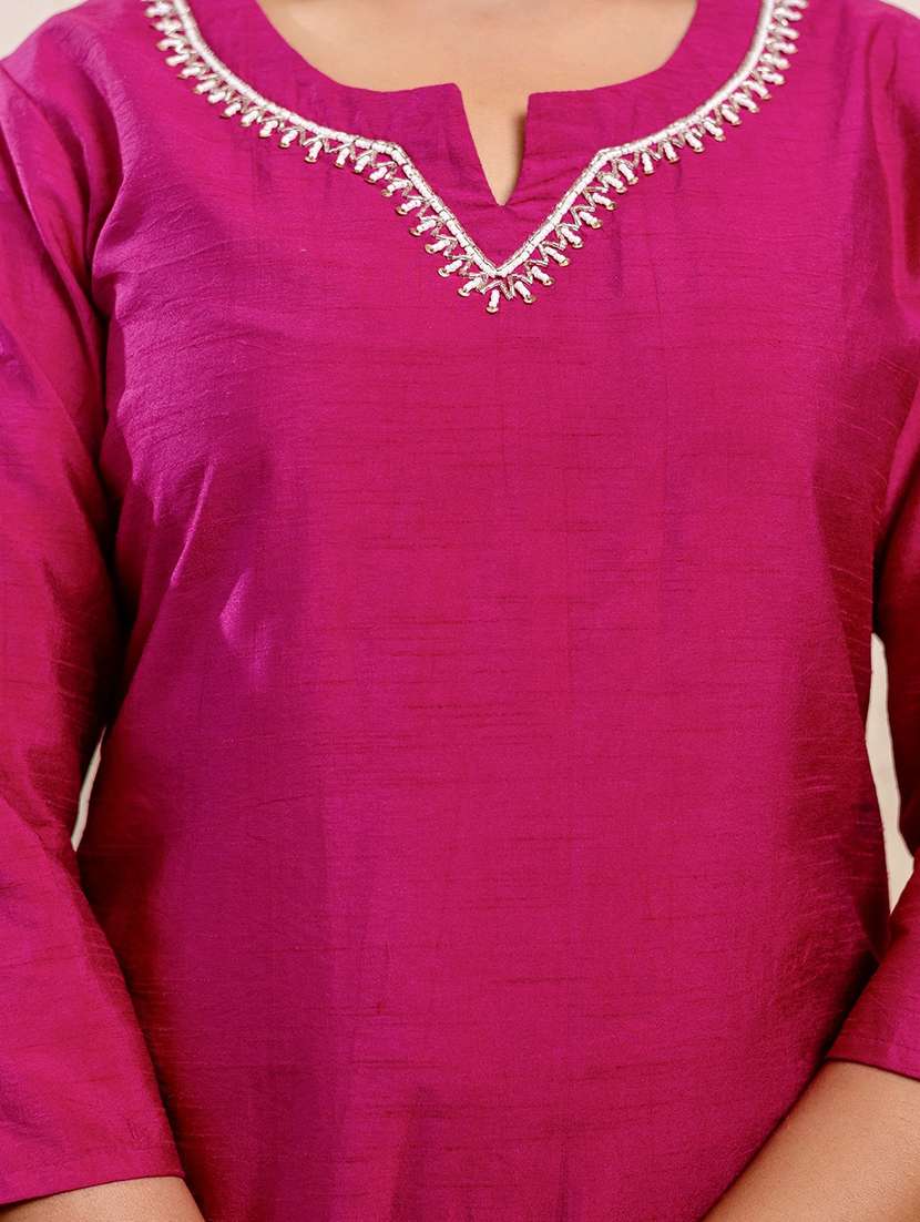 Women Three Quarter Sleeve Straight Kurta