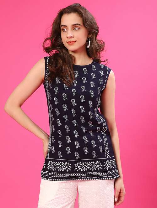 Women Printed Sleeveless Straight Kurti