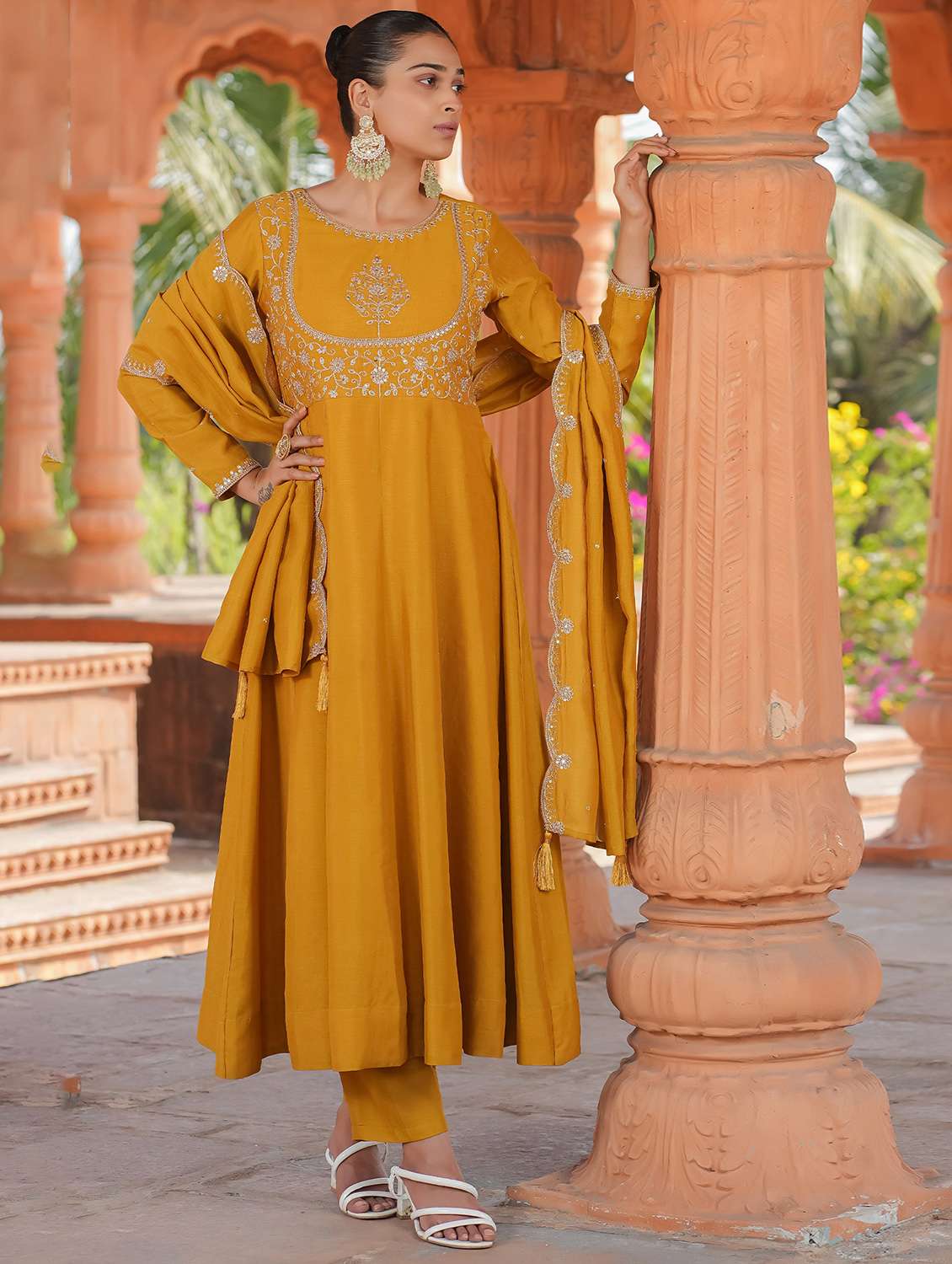 Women Embroidered Long Sleeve Kurta Pant With Dupatta Set