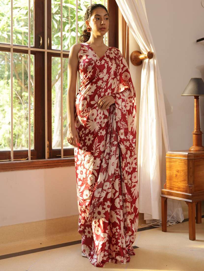 Women Floral Printed Saree With Blouse