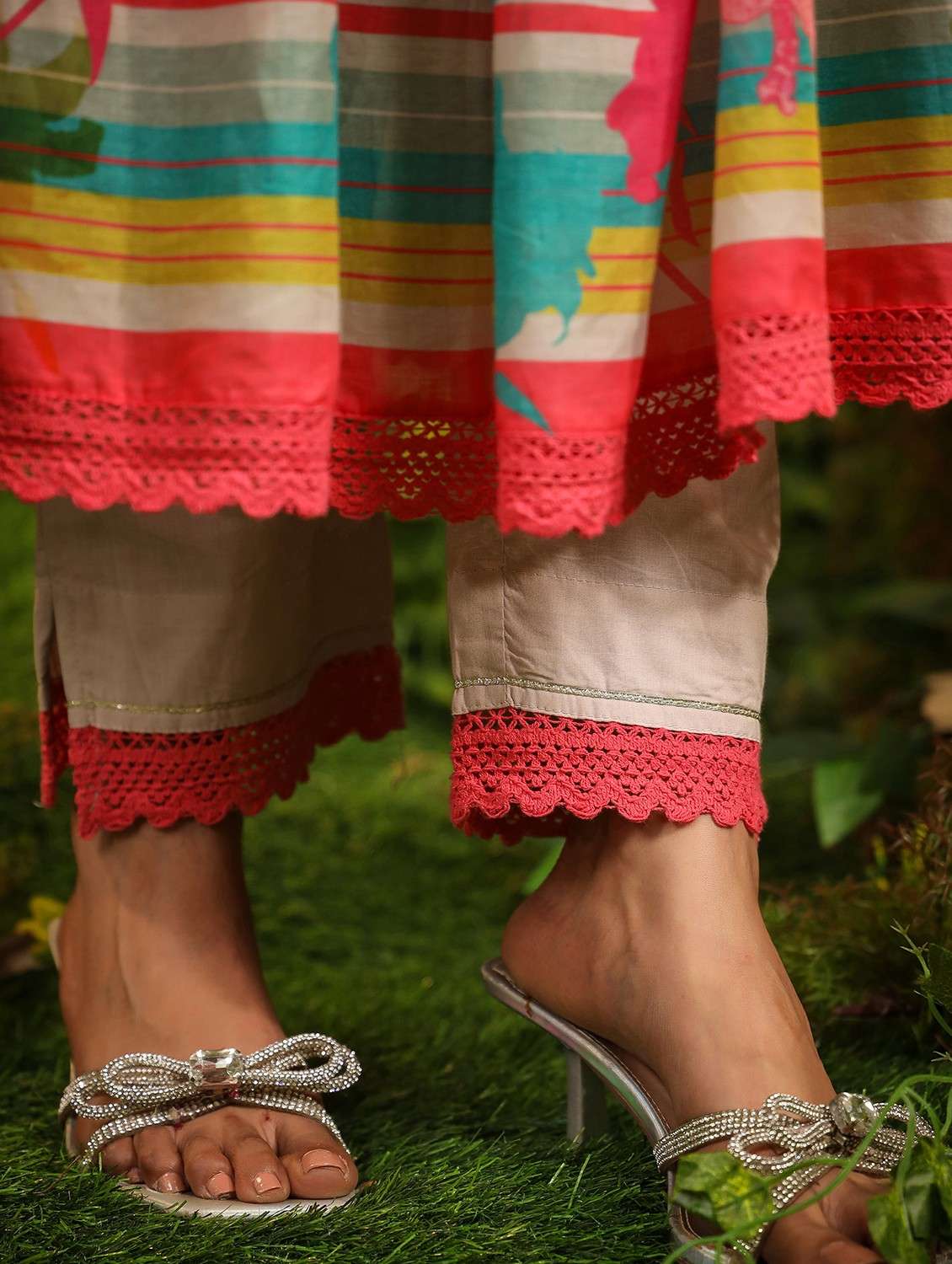 Women Floral Three Quarter Sleeve Kurta Pant With Dupatta Set