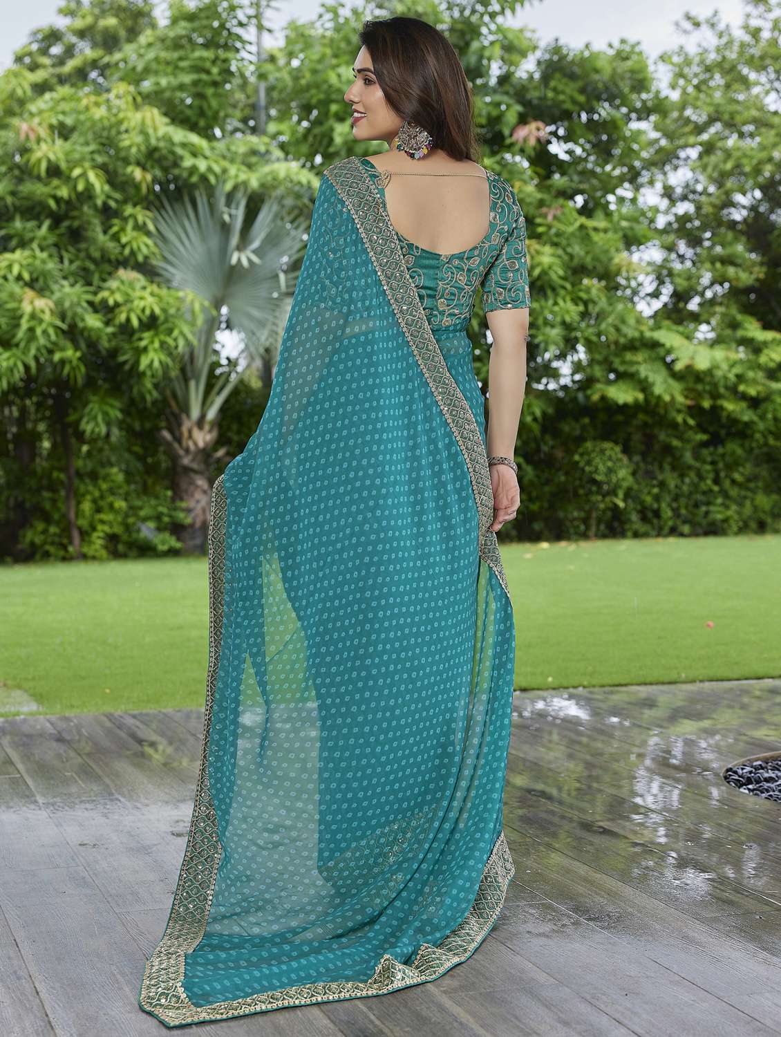 Women Bandhani Printed Bordered Saree With Blouse