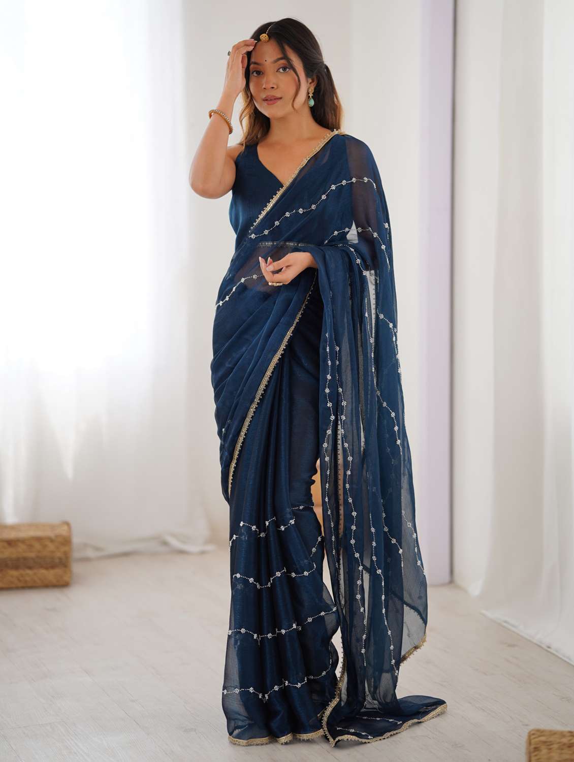 Women Solid With Work Embroidered Saree With Blouse